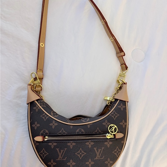Louis Vuitton Monogram Crescent Shoulder Bag with Gold Hardware - Picture 4 of 4